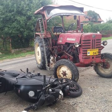 GALERIE FOTO | Motociclist lovit de tractor GALERIE FOTO | Motociclist lovit de tractor