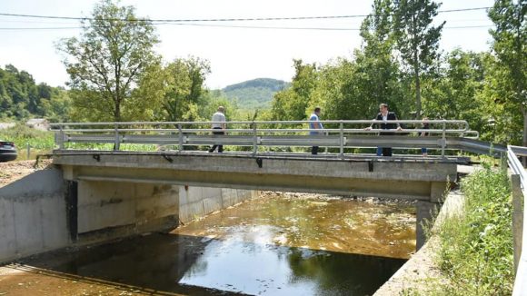 VIDEO | Două poduri peste râul Bârsău au fost finalizate în Valea Chioarului