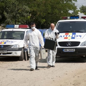 Poliţist găsit spânzurat într-o cameră de hotel