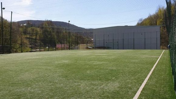 S-a redus taxa pentru închirierea terenului de fotbal din Cavnic