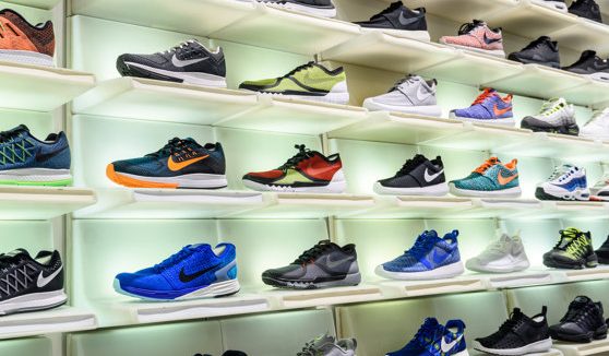 Cele mai rare încălţări sport din lume se vând pentru prima dată ca obiecte de artă la licitaţie