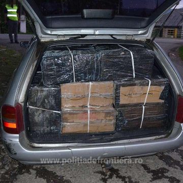Mii de pachete de țigări abandonate au fost găsite de polițiștii de frontieră în ultimele zile Mii de pachete de țigări abandonate au fost găsite de polițiștii de frontieră în ultimele zile