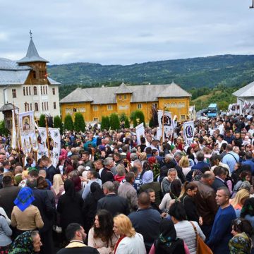 Zeci de mii de pelerini s-au rugat Fecioarei Maria la Mănăstirea Moisei