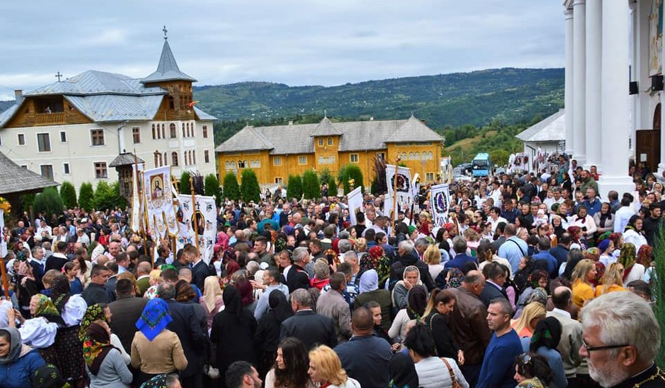 Zeci de mii de pelerini s-au rugat Fecioarei Maria la Mănăstirea Moisei