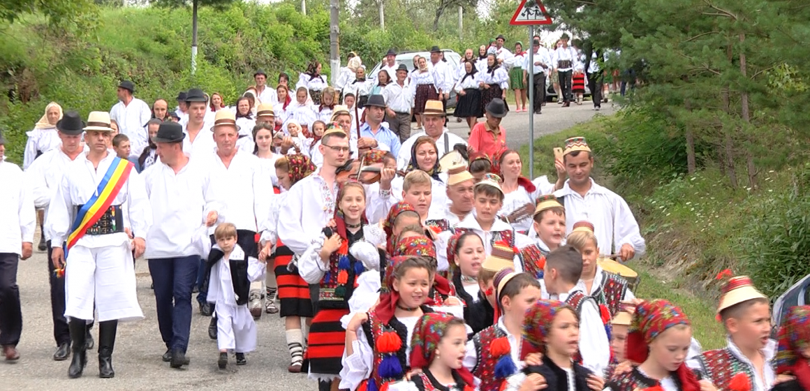 PROMO | Cântec, joc și voie bună la întâlnirea cu fiii satului Bârsana PROMO | Cântec, joc și voie bună la întâlnirea cu fiii satului Bârsana
