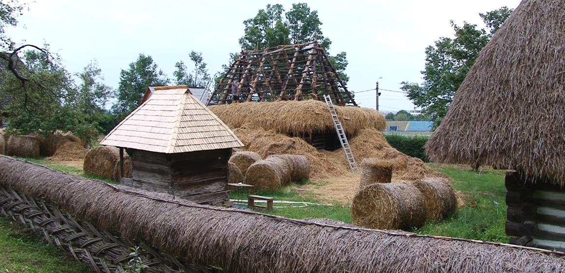 VIDEO | Se repară casele afectate de la Muzeul Satului din Baia Mare
