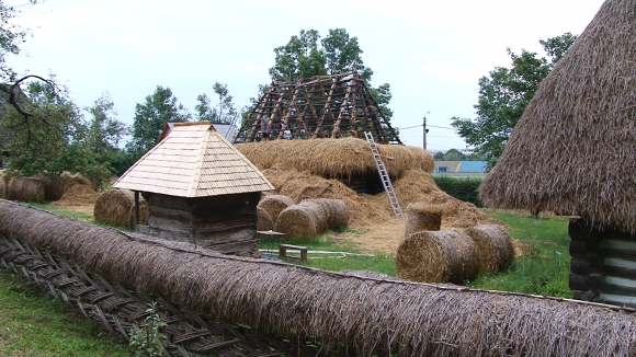 VIDEO | Se repară casele afectate de la Muzeul Satului din Baia Mare