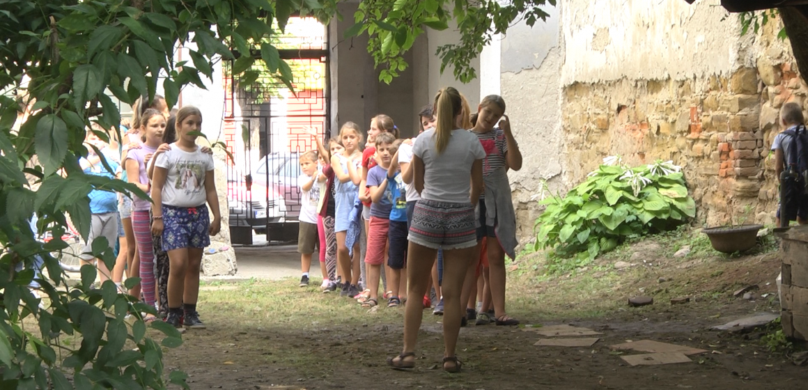 VIDEO | Vacanță în curtea casei pentru copiii din Sighetu Marmației