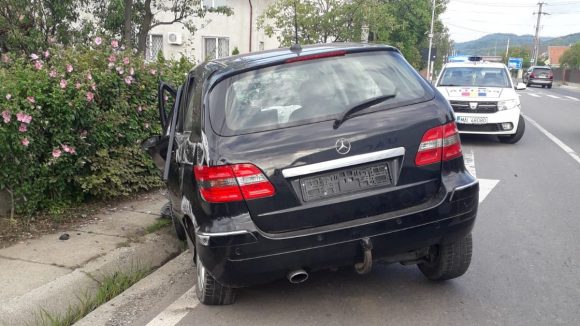 A ajuns cu mașina în șanț și a fost sancționată contravențional