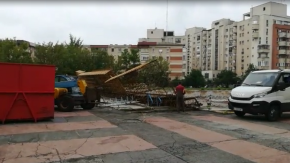 Au început lucrările la bazinul descoperit de înot Au început lucrările la bazinul descoperit de înot