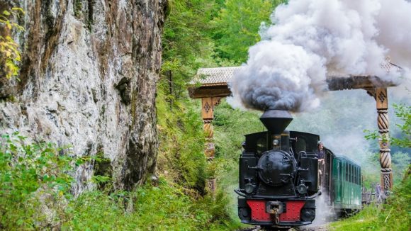 ACTUALIZARE | Un vagon al Mocăniței a deraiat pe Valea Vaserului