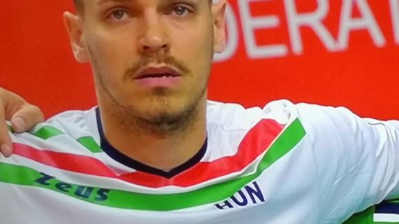 Știința Explorări a transferat un internațional maghiar