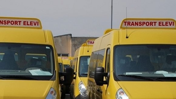 VIDEO | Mașinile destinate transportului elevilor, la verificări VIDEO | Mașinile destinate transportului elevilor, la verificări