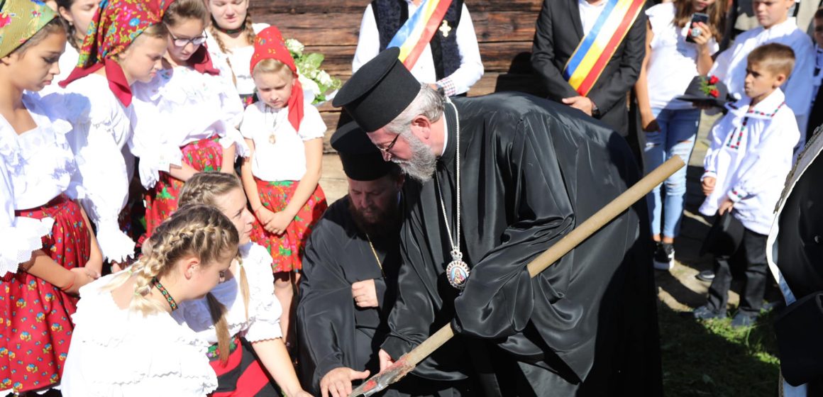 VIDEO | Pelerini la ”Drumul catedralelor de lemn din Maramureș”