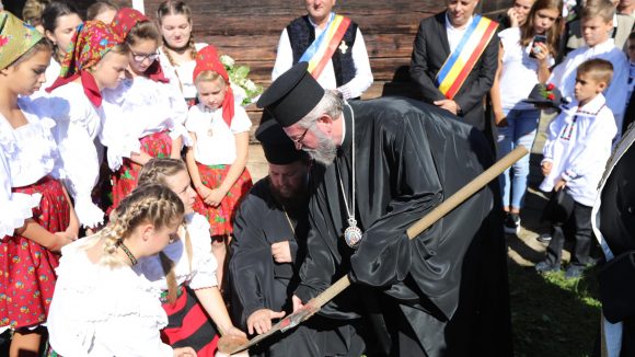 VIDEO | Pelerini la ”Drumul catedralelor de lemn din Maramureș”