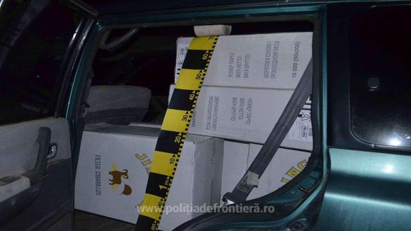 Urmărire cu împușcături la graniță – un contrabandist a sărit din mașina aflată în mers Urmărire cu împușcături la graniță – un contrabandist a sărit din mașina aflată în mers