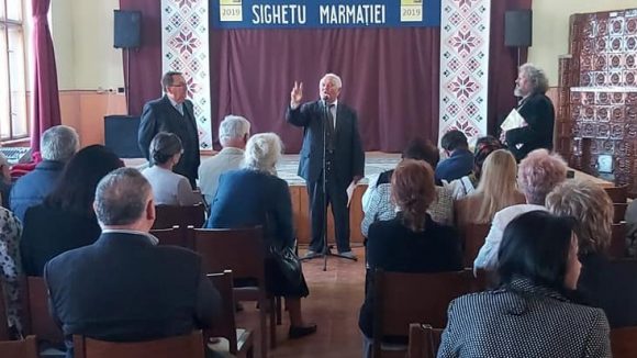 La Centrul Cultural Sighetu Marmației a fost lansată cartea „Folclor muzical din Petrova Maramureșului”a profesorului Gheorghe Pop La Centrul Cultural Sighetu Marmației a fost lansată cartea „Folclor muzical din Petrova Maramureșului”a profesorului Gheorghe Pop