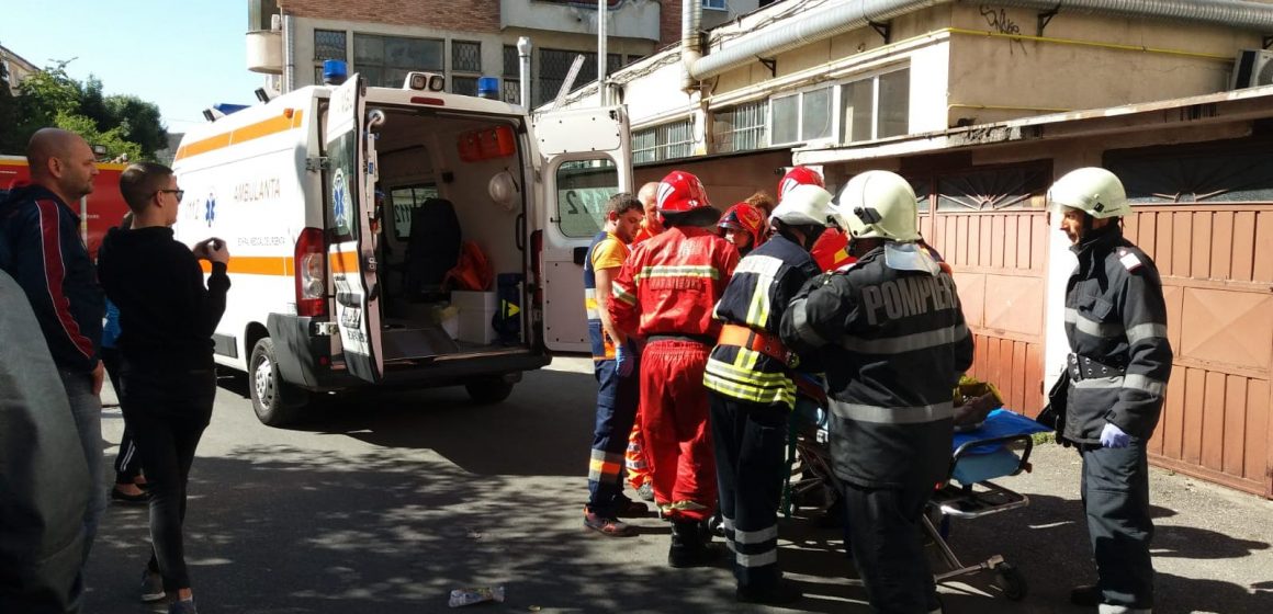 Dramă în Baia Mare: doi frați au căzut în gol de la etajul 5 al unui bloc Dramă în Baia Mare: doi frați au căzut în gol de la etajul 5 al unui bloc