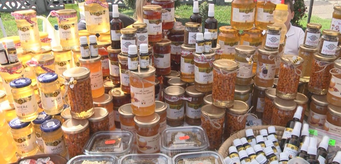 Bunătăți la Târgul de miere, care s-a deschis azi la Sighet