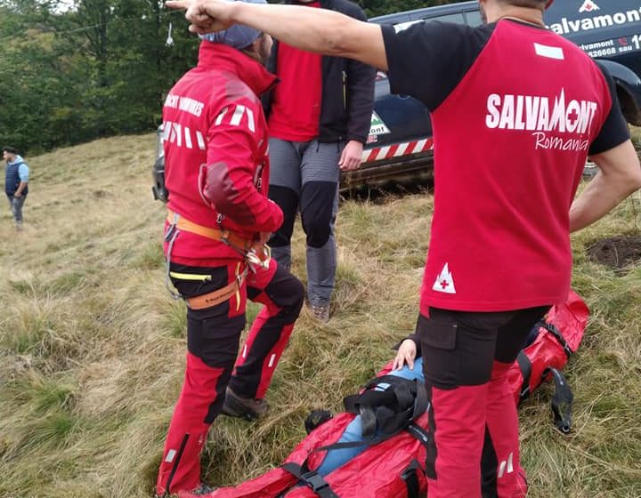 Intervenție a salvamontiștilor maramureșeni în sprijinul unei tinere care a suferit multiple traumatisme