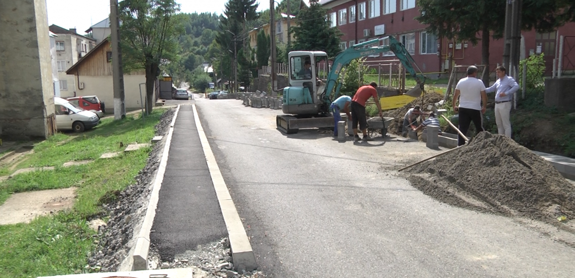 VIDEO | Străzile din Cavnic se modernizează VIDEO | Străzile din Cavnic se modernizează