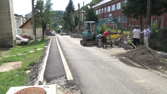 VIDEO | Străzile din Cavnic se modernizează