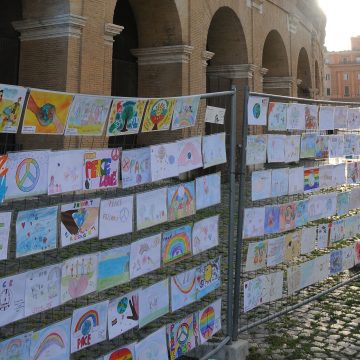 VIDEO | Desene ale copiilor din Maramureș expuse la Roma VIDEO | Desene ale copiilor din Maramureș expuse la Roma