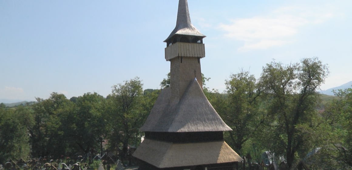 VIDEO | Acoperiș nou la biserica de lemn „Nașterea Maicii Domnului” din Ieud, monument UNESCO