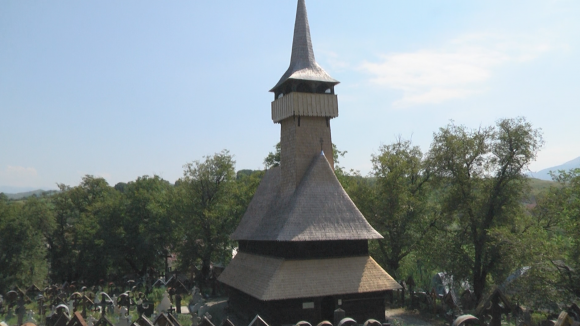 VIDEO | Acoperiș nou la biserica de lemn „Nașterea Maicii Domnului” din Ieud, monument UNESCO