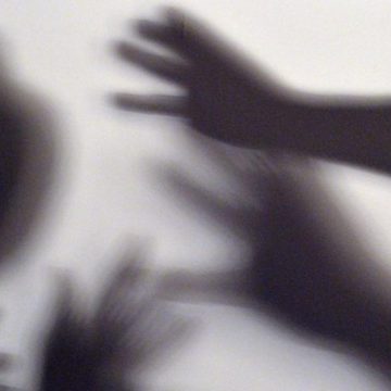 IPJ: Copilă de 12 ani agresată la școală de o colegă IPJ: Copilă de 12 ani agresată la școală de o colegă