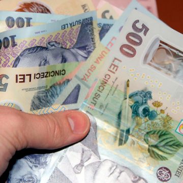 Patru valutiști au fost lăsați fără bani de sărbători, primind, în schimb, dosare penale