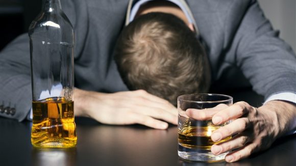 Un bărbat beat a sesizat poliția că a fost tâlhărit, dar s-a stabilit că a fabulat