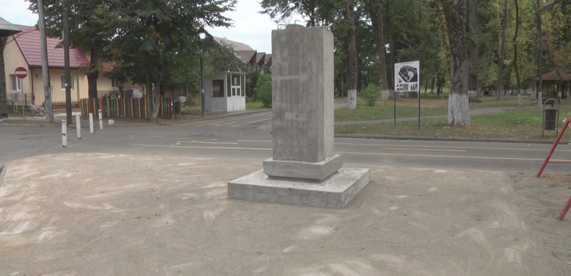 Bustul lui Eminescu – la intrarea în Grădina Morii