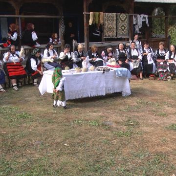 ”Șezătoare de poveste”la Călinești cu oaspeți din Țara Făgărașului
