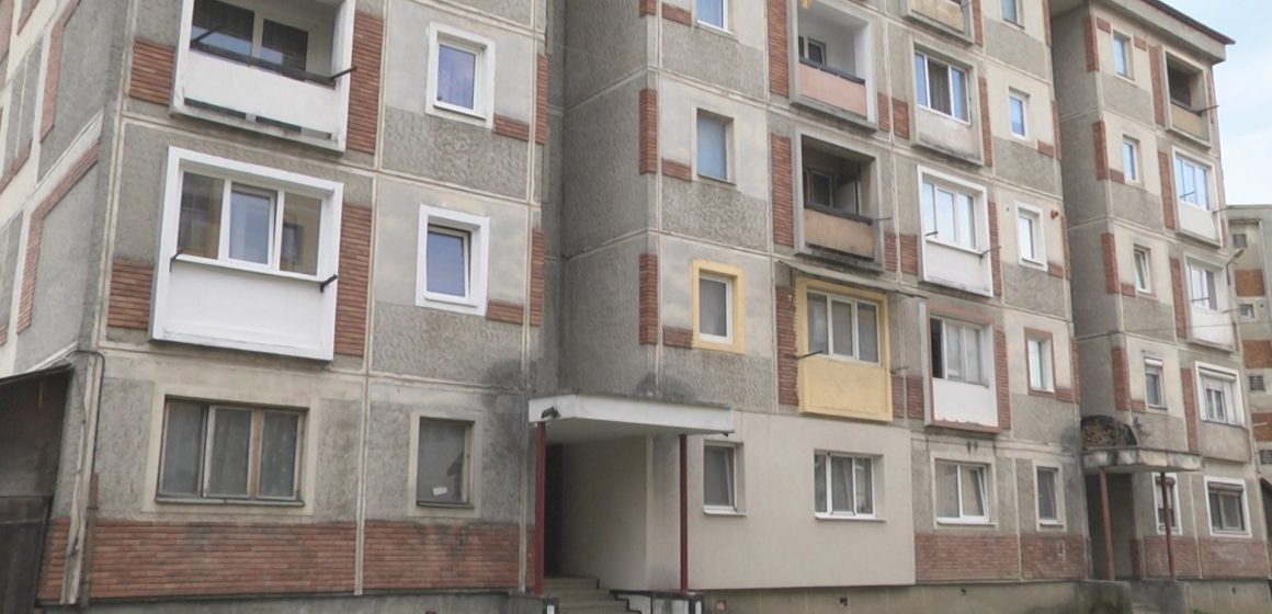 Locatarilor de la mai multe blocuri din Sighet le-a fost sistată furnizarea apei potabile
