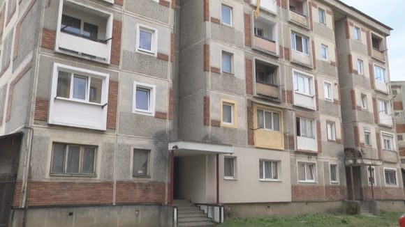 Locatarilor de la mai multe blocuri din Sighet le-a fost sistată furnizarea apei potabile