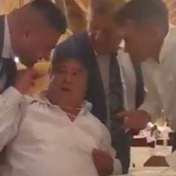 VIDEO | Incident la Oncești: ”M-a agresat, m-a mușcat de ureche”. ”Un client turbulent, nu a fost agresat în niciun fel” VIDEO | Incident la Oncești: ”M-a agresat, m-a mușcat de ureche”. ”Un client turbulent, nu a fost agresat în niciun fel”