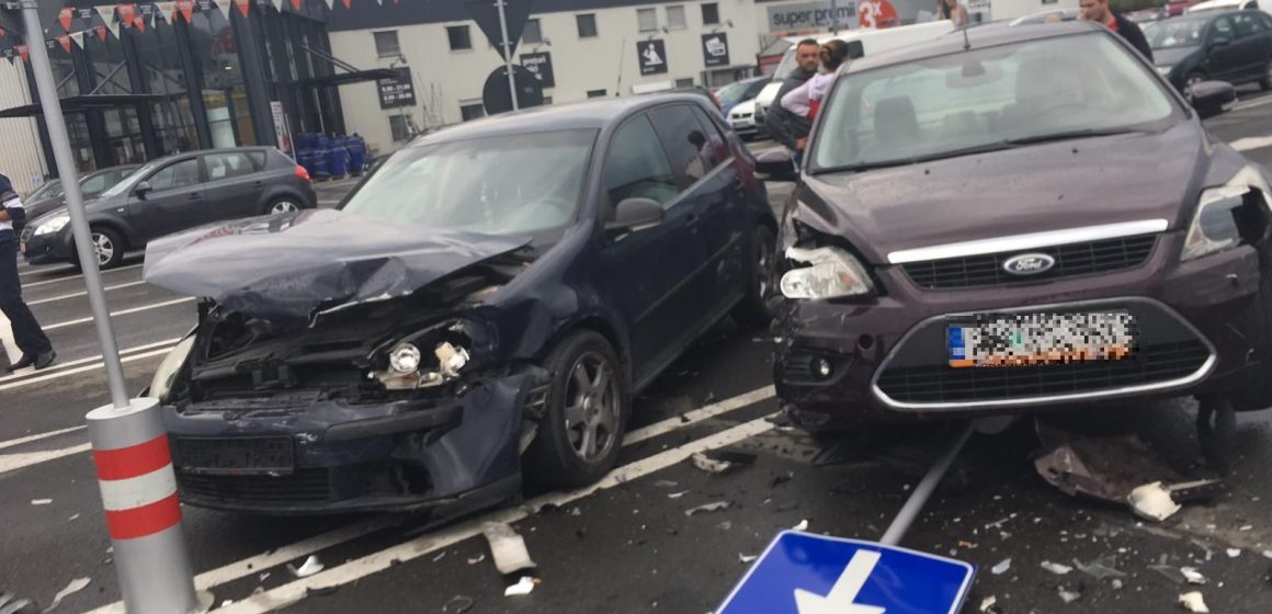 Accident în parcare Accident în parcare
