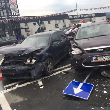 Accident în parcare Accident în parcare