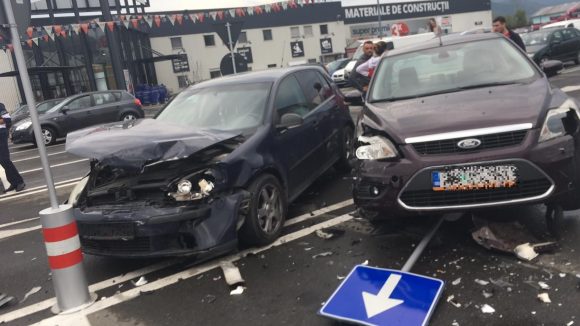 Accident în parcare