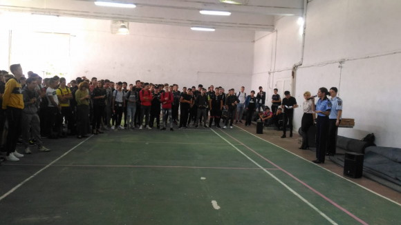 10 pentru siguranță: Fă-ți prieteni în lumea reală!