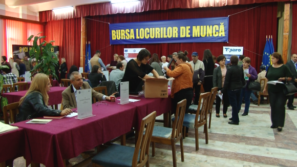 Peste 600 de joburi puse la bătaie la Bursa locurilor de muncă Peste 600 de joburi puse la bătaie la Bursa locurilor de muncă