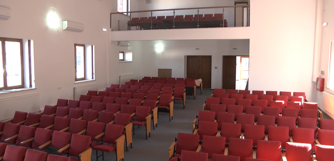 Cămin cultural modern în Vadu Izei