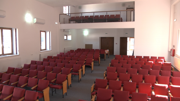 Cămin cultural modern în Vadu Izei