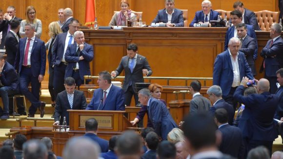 Moțiunea semnată de USR, sfârșitul Guvernului Dăncilă. Duruș: „România s-a eliberat” Moțiunea semnată de USR, sfârșitul Guvernului Dăncilă. Duruș: „România s-a eliberat”