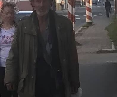 Panică după ce un sighetean a încercat să arunce o sticlă în căruciorul unui bebeluș Panică după ce un sighetean a încercat să arunce o sticlă în căruciorul unui bebeluș