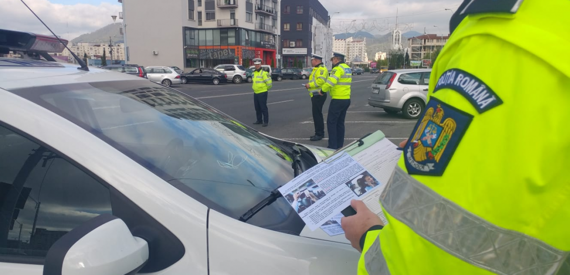 Sancțiuni aspre pentru cei care folosesc telefonul în timp ce sunt la volan Sancțiuni aspre pentru cei care folosesc telefonul în timp ce sunt la volan