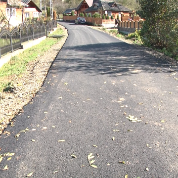 Se asfaltează toate străzile din Valea Stejarului Se asfaltează toate străzile din Valea Stejarului
