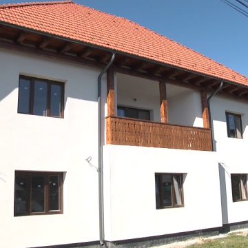 Se lucrează intens la noua clădire în care va funționa Primăria Vadu Izei Se lucrează intens la noua clădire în care va funționa Primăria Vadu Izei