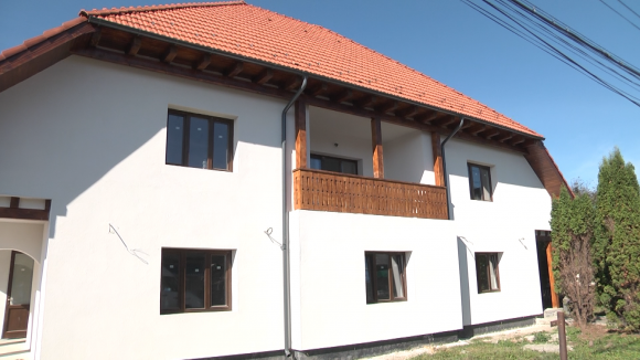 Se lucrează intens la noua clădire în care va funționa Primăria Vadu Izei Se lucrează intens la noua clădire în care va funționa Primăria Vadu Izei